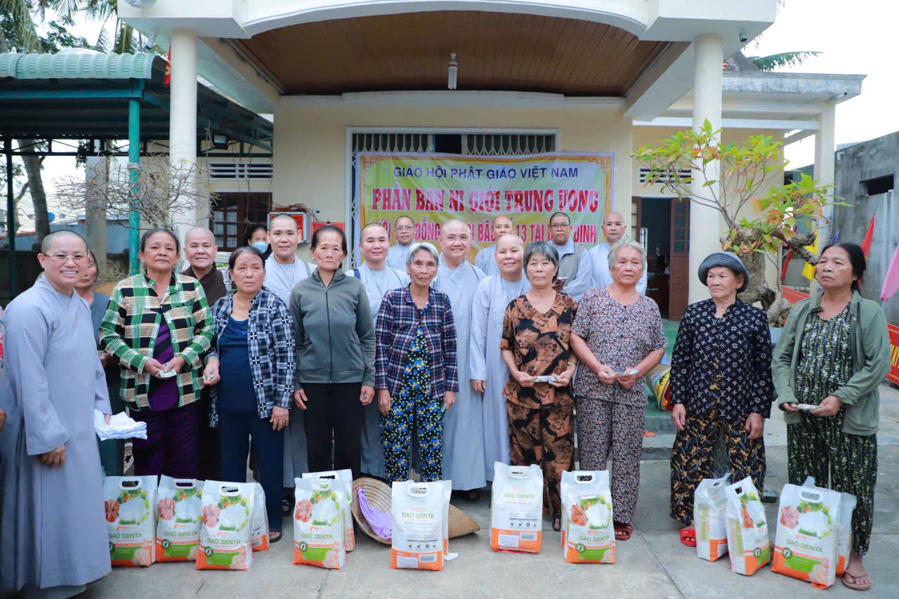 Ban Ni giới Trung ương cứu trợ tại tỉnh Gia Lai